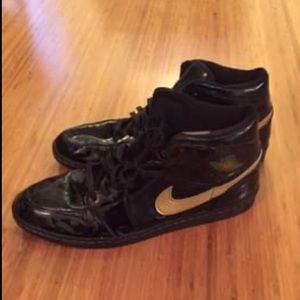 Nike Air Jordan 1 Retro High OG Black Metallic Gold Size 15
